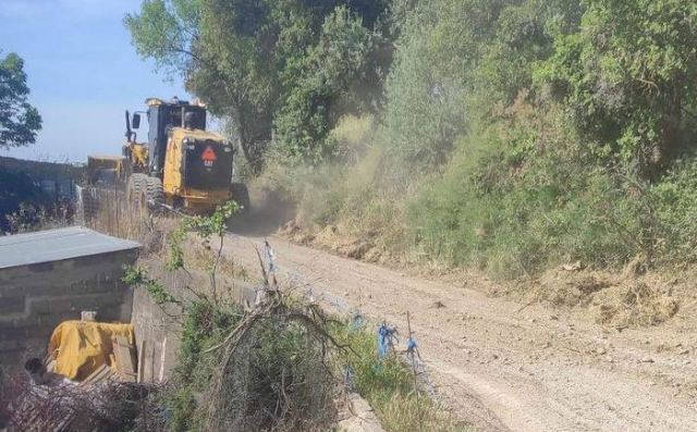 Αμμοχαλικόστρωση αγροτικής οδού στο Ζέλι