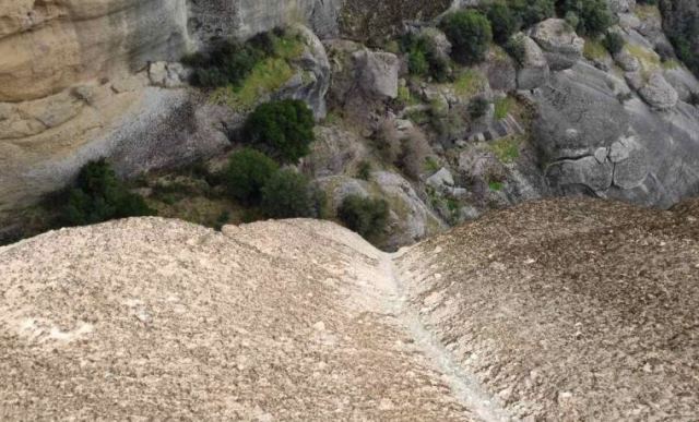 Μετέωρα: Μεγάλη επιχείρηση της Πυροσβεστικής για την ανάσυρση του 35χρονου