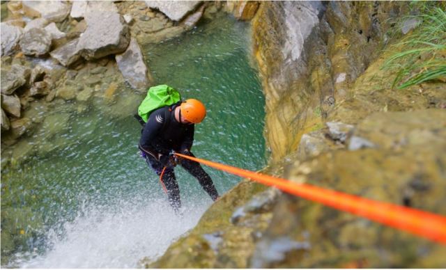 Συναγερμός στον Όλυμπο: Αγνοείται οδηγός canyoning - Παρασύρθηκε από τα νερά