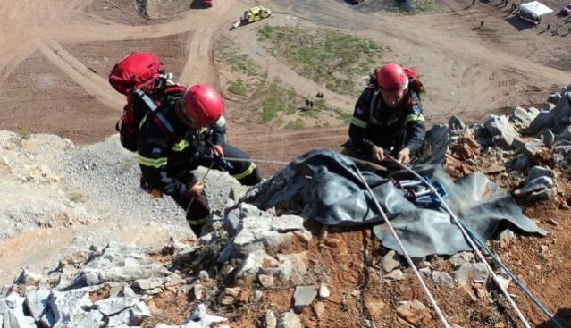 Έσωσαν την τουρίστρια που είχε εγκλωβιστεί σε χαράδρα