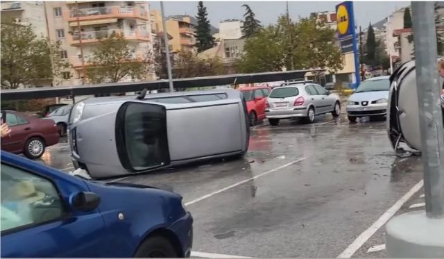 Κακοκαιρία: Απίστευτες εικόνες στην Ξάνθη - Αναποδογύρισαν αυτοκίνητα από τους θυελλώδεις ανέμους