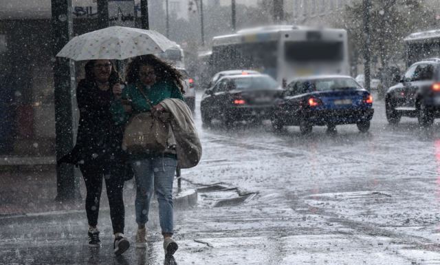 Αλλόκοτος καιρός τη Μεγάλη Εβδομάδα: Από τις βροχές, στην άνοιξη - Τι δείχνουν τα τελευταία στοιχεία (ΒΙΝΤΕΟ)