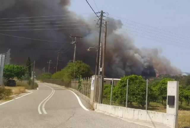 Φωτιά στη Ναυπακτία, μηνύματα από το 112