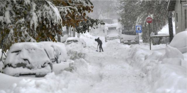 Βουλγαρία: Χάος στις μεταφορές και χιλιάδες νοικοκυριά χωρίς ρεύμα λόγω των έντονων χιονοπτώσεων [βίντεο]