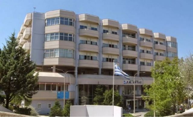 Σκηνές αρχαίας τραγωδίας στο νοσοκομείο της Άρτας - Φρουρούμενος ο πατέρας του 5,5 μηνών κοριτσιού που πέθανε επειδή το ξέχασε στο αυτοκίνητο