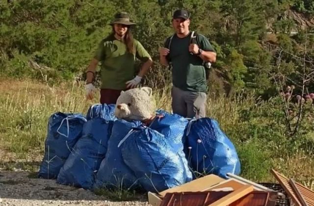 Ανθρωποκυνηγητό για τους 7 δράστες που επιτέθηκαν σε εθελοντές στην Πάρνηθα – «Τον έσωσα με σακούλες σκουπιδιών»