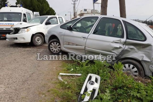 Λαμία: Νέο τροχαίο - Τρεις στο νοσοκομείο - ΦΩΤΟ