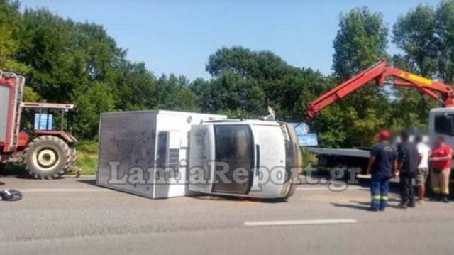 Τροχαίο με ανατροπή φορτηγού με κρέατα στη Νέα Αρτάκη