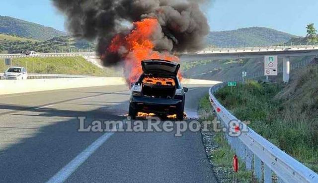 Λαμπάδιασε αυτοκίνητο με τρεις Δημάρχους της Φθιώτιδας (ΦΩΤΟ)