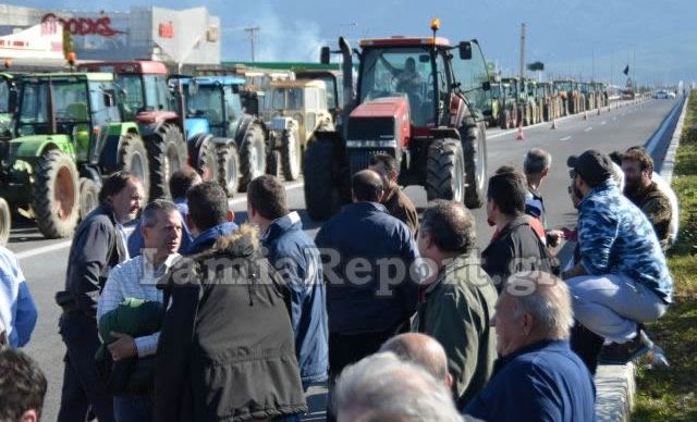 Αγρότες: Κλείνουν εθνική οδό και παραδρόμους - Δείτε όλα τα μπλόκα