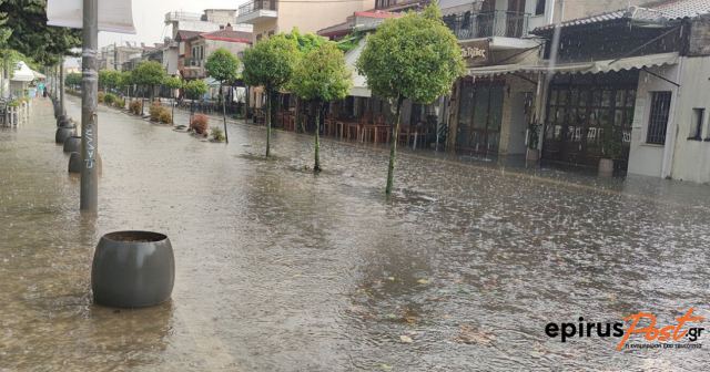 Πλημμύρες και ζημιές από το ξαφνικό μπουρίνι στα Ιωάννινα - Κολώνα της ΔΕΗ κατέληξε σε μπαλκόνι διαμερίσματος