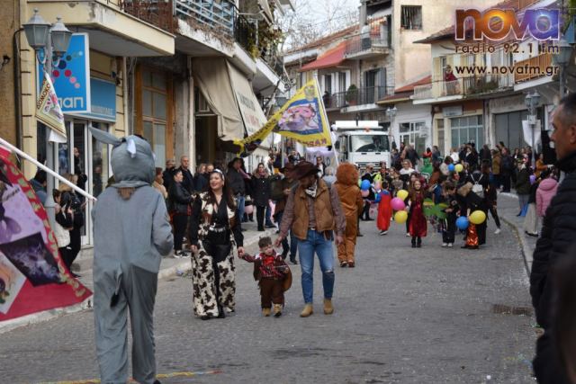 Δείτε και ΒΙΝΤΕΟ με την παρέλαση από το Καρναβάλι στο Δομοκό