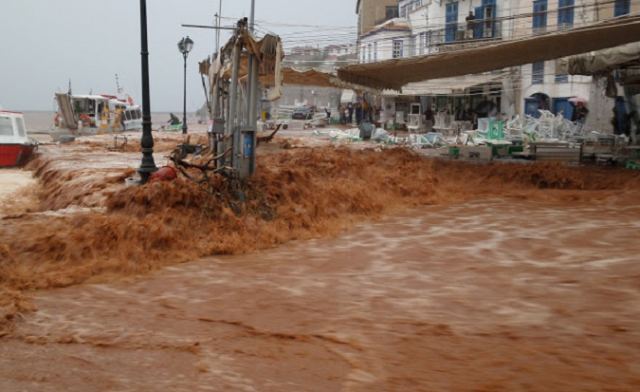 «Κατακλυσμός» στη Γλύφα - Μέχρι τη θάλασσα έφτασαν οι λάσπες!