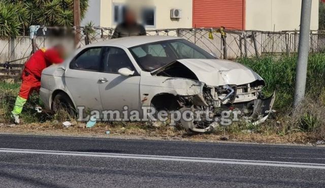 Λαμία: Βγήκε εκτός δρόμου και έπεσε πάνω σε κολόνα - ΦΩΤΟ