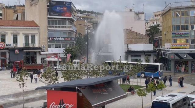 Λαμία: Έσπασε κρουνός - Νέο «συντριβάνι» στην πλατεία Πάρκου!