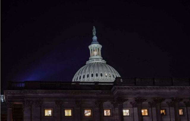 ΗΠΑ: Αποφυγή του shutdown για 45 μέρες – Ψηφοφορία για τη βοήθεια στην Ουκρανία ζητά ο Μπάιντεν