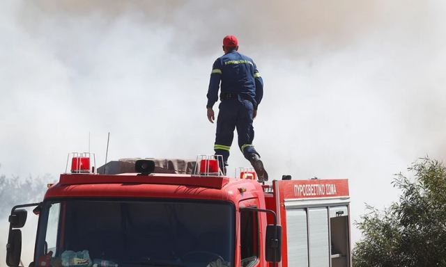 Σε εξέλιξη πυρκαγιά στον Ασπρόπυργο