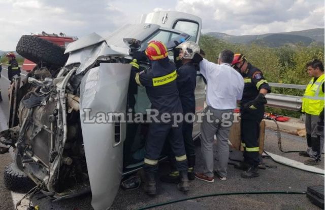 Φθιώτιδα: Τούμπαρε και εγκλωβίστηκε οδηγός - Δείτε εικόνες