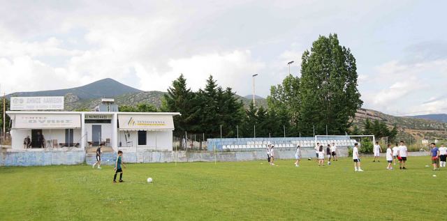 Επίσκεψη Δημάρχου Λαμιέων στις εργασίες αποκατάστασης και βελτίωσης του γηπέδου στη Ν. Μαγνησία (ΦΩΤΟ)