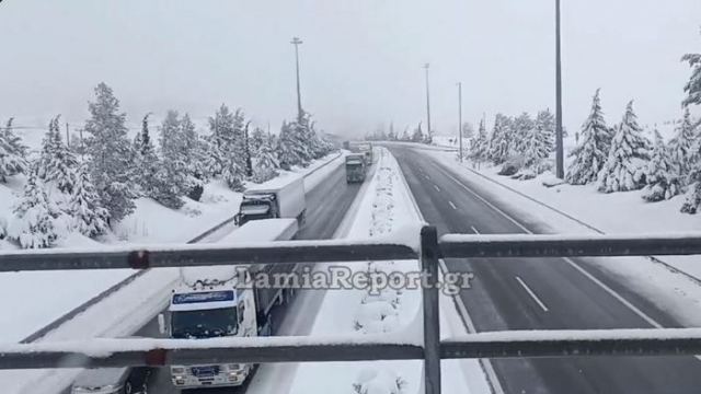 Φθιώτιδα: Δίπλωσαν νταλίκες στην εθνική οδό