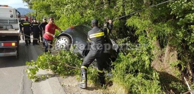 Λαμία: Σοβαρό τροχαίο - Τραυματίστηκε 46χρονη (ΒΙΝΤΕΟ-ΦΩΤΟ)