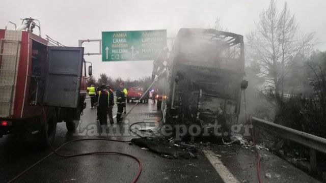 Φθιώτιδα: Λαμπάδιασε λεωφορείο στην εθνική οδό (ΒΙΝΤΕΟ - ΦΩΤΟ)