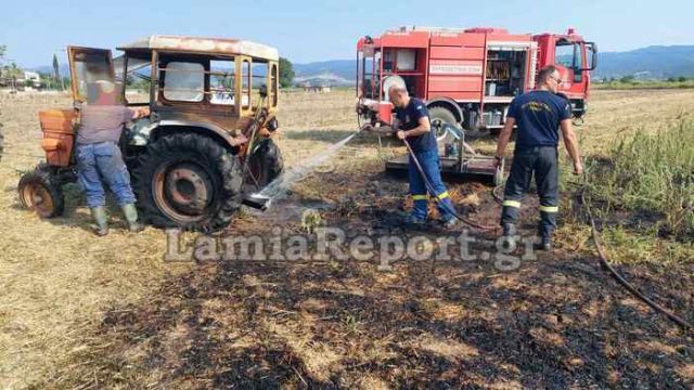 Λαμία: Στις φλόγες τυλίχτηκε τρακτέρ (ΒΙΝΤΕΟ)