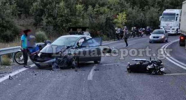 Σύγκρουση μηχανής με αυτοκίνητο στις στροφές του Δομοκού - Δείτε εικόνες