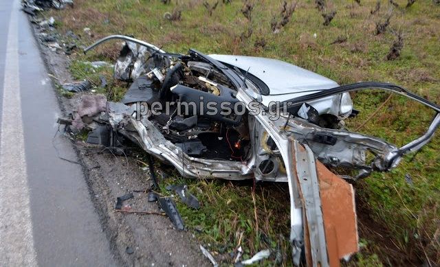 Φοβερό τροχαίο: Διαλύθηκε το αυτοκίνητο - Σκοτώθηκαν δυο φίλοι - Σοκαριστικές εικόνες