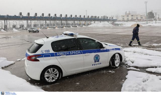 Πυροσβέστες και Αστυνομικοί έσωσαν μωρό μέσα στα χιόνια