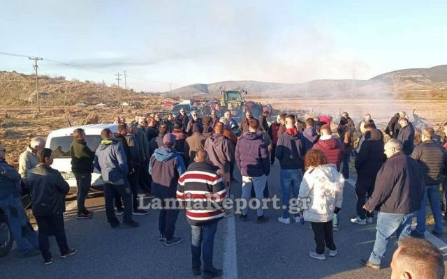 Διορία μέχρι την Παρασκευή δίνουν στην κυβέρνηση οι αγρότες: Ζεσταίνουν τις μηχανές των τρακτέρ για να κατέβουν στην Αθήνα