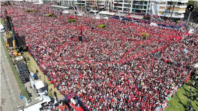 Το «κόκκινο ποτάμι» του Κιλιντσντάρογλου στη Σμύρνη - Αμφίρροπη η μάχη λένε οι δημοσκόποι