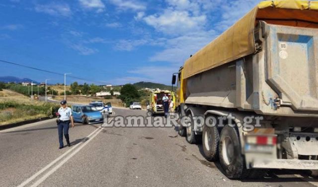 Λαμία: Έπεσε πάνω στο φορτηγό - Δείτε εικόνες