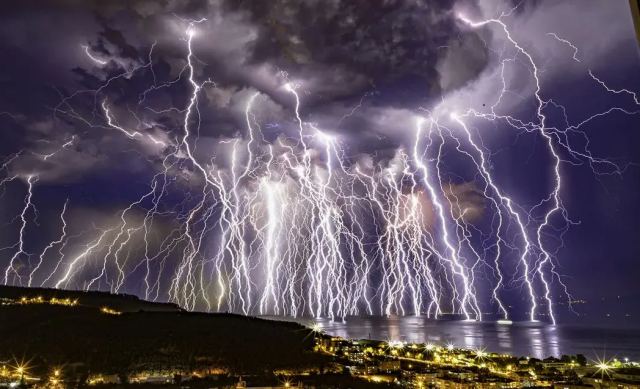 Σόου κεραυνών στην Τουρκία