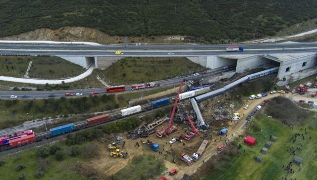 Φοιτητής ο μόνος επιζών από το καμένο πρώτο βαγόνι - Εκτοξεύθηκε στα χωράφια