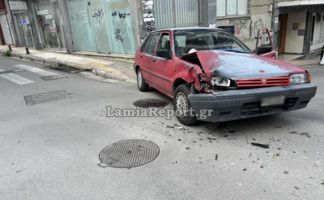 Λαμία: Τροχαίο σε διασταύρωση - Δείτε εικόνες