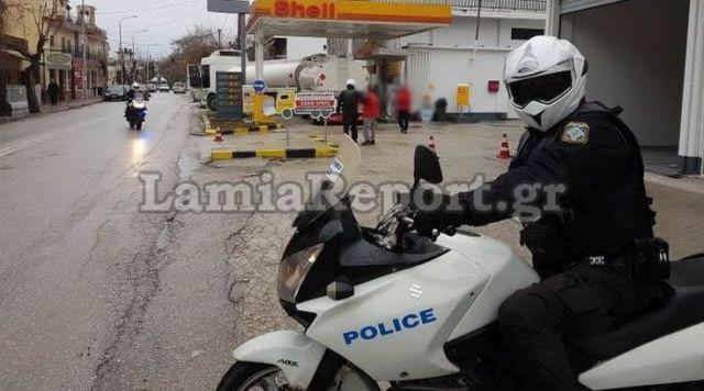 Λαμία: Προσποιήθηκαν ότι έμειναν από βενζίνη και έκλεψαν το ταμείο