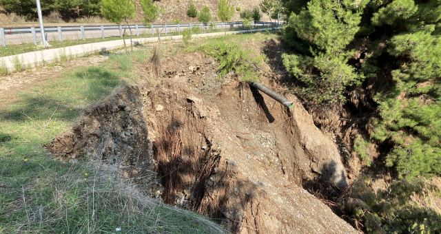 Επικίνδυνη κατολίσθηση στο περιφερειακό του Προφήτη Ηλία