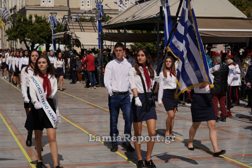 Εικόνες από τη μαθητική παρέλαση της 25ης Μαρτίου στη Λαμία (Λύκεια) ΜΕΡΟΣ 3