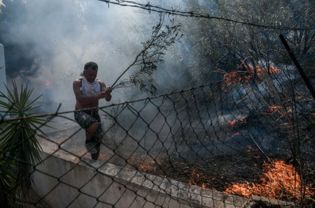 Φωτιά κοντά σε σπίτια στο Δημολάκι Κερατέας - Μήνυμα από το 112