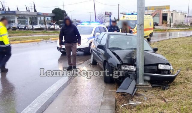 Λαμία: Έχασε τον έλεγχο και έπεσε πάνω στην κολόνα - Δείτε εικόνες