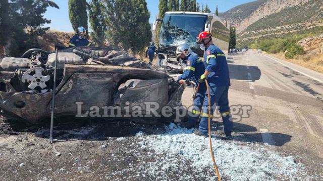 Απανθρακώθηκε γυναίκα μετά από σύγκρουση ΙΧΕ με λεωφορείο (ΦΩΤΟ)