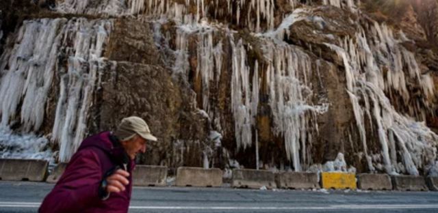 Απίστευτες σκηνές στη Μαγιόρκα: Με εκχιονιστικά ανοίγουν τους δρόμους