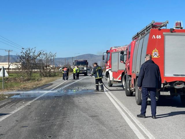 Τροχαίο ατύχημα με εγκλωβισμό δύο ατόμων