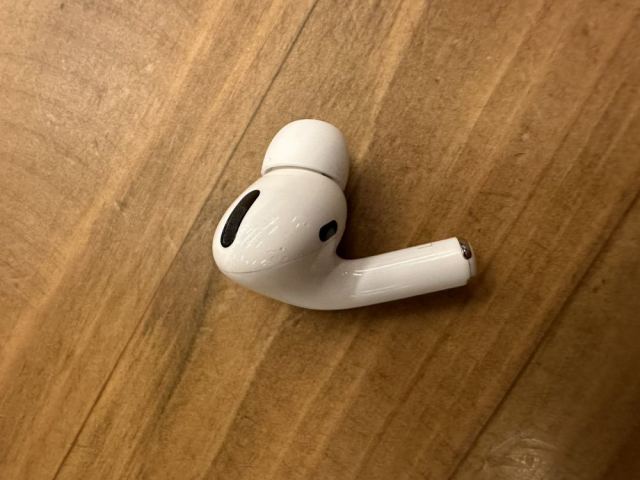 Βρέθηκε ακουστικό airpod στην πλατεία Ελευθερίας