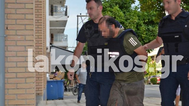 «Το παιδάκι ρε;»: Πολίτες επιτέθηκαν φραστικά έξω από τα δικαστήρια στον πατέρα που βίαζε την 9χρονη κόρη του στη Σπάρτη