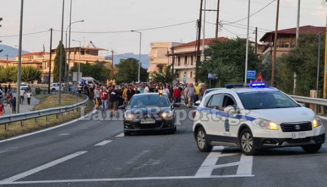 Καμένα Βούρλα: Κλείνουν ξανά σήμερα την εθνική για την εγκατάσταση μεταναστών