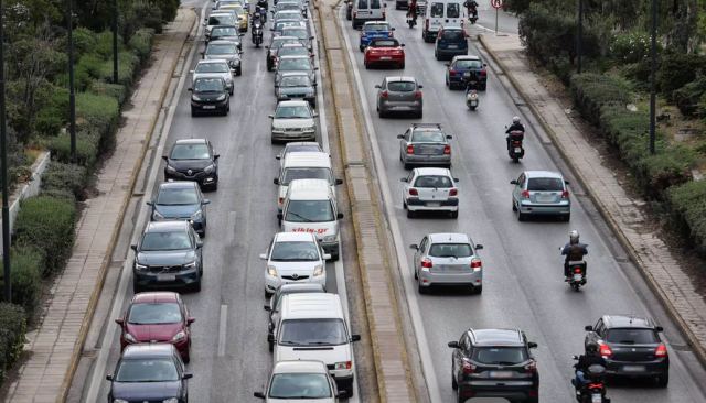 Αθηνών - Λαμίας: Φωτιά σε φορτηγό στην Μαλακάσα, μεγάλη κίνηση στο σημείο