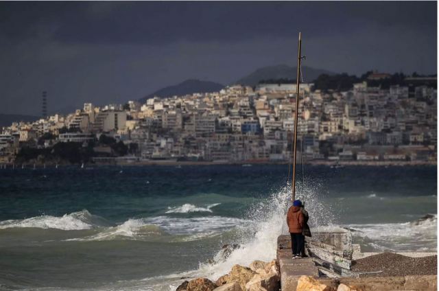 Καταιγίδες και θυελλώδεις άνεμοι ως το βράδυ της Κυριακής – Επικαιροποιήθηκε το έκτακτο δελτίο