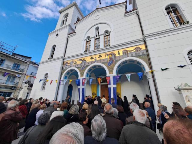 Πραγματοποιήθηκαν τα θυρανοίξια του Μητροπολιτικού Ι.Ν. Ευαγγελισμού της Θεοτόκου Άμφισσας